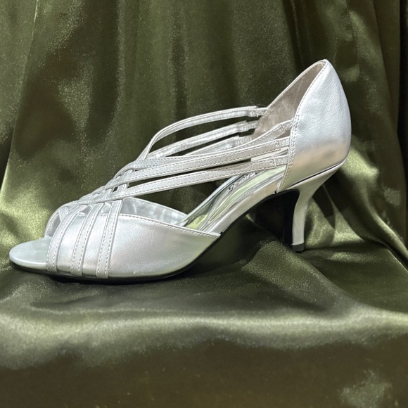 Easy Street Alive @ 5 - Picture 2 of 5